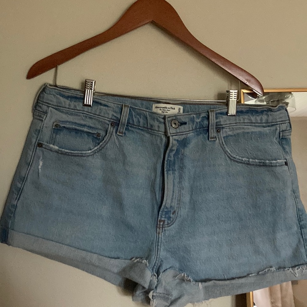 NWOT Abercrombie and Fitch The Mom Short